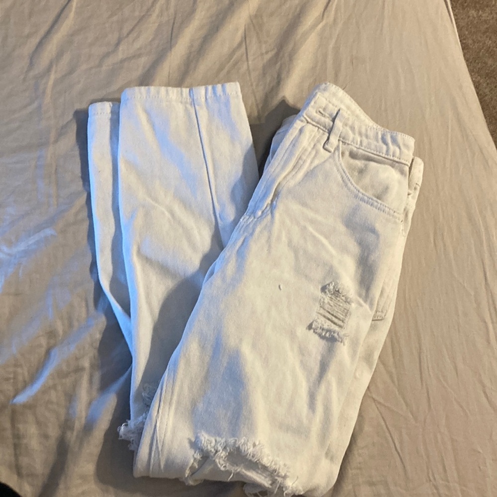 White ripped jeans, super cute